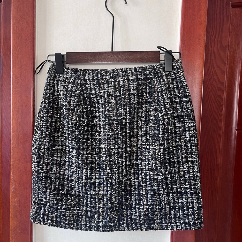 Textured Mini Skirt - Picture 8 of 8